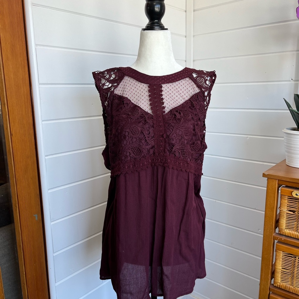 Maurice’s Size XL Burgundy Lace top with open back, EUC